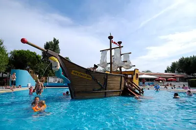 Piscina di Albatross Mobile Homes on Camping Ca'Savio o nelle vicinanze