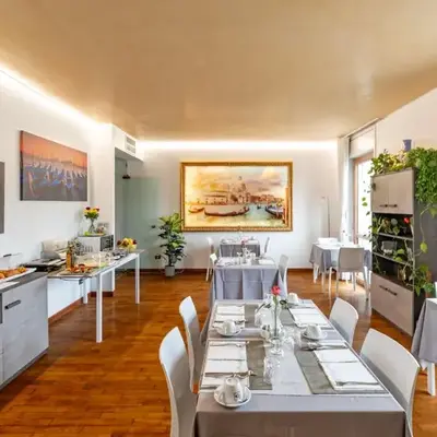 Venice Friends Residence