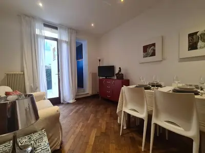 TV o dispositivi per l'intrattenimento presso romantico alloggio arteeacqua in centro