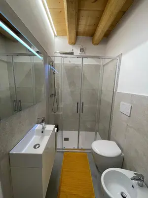 Bagno di Casa Italia locazione turistica