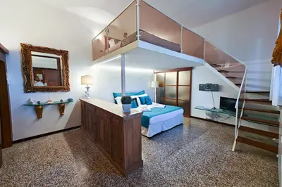 Letto o letti in una camera di CASA BRUVER Biennale Venezia - centro storico VENEZIA