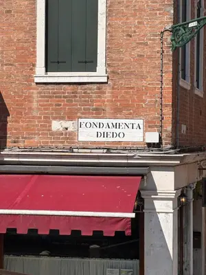 Certificato, attestato, insegna o altro documento esposto da MHh 2391
