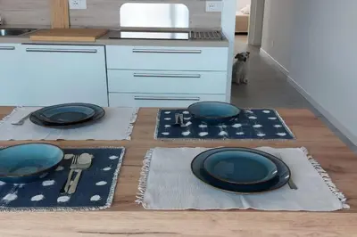 Cucina o angolo cottura di Nuovo Appartamento in centro con vista mare