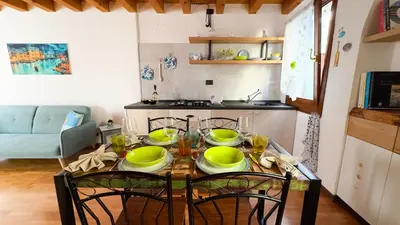 Cucina o angolo cottura di Di Sole e DAzzurro by Ca-Sa Check