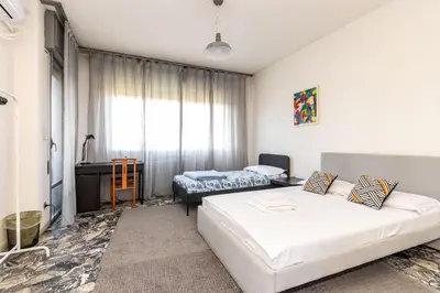 Letto o letti in una camera di GuestHost - Mestre Roomy Apartment!