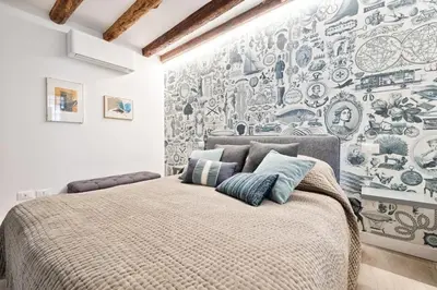 Letto o letti in una camera di Charming Central Apartment with Private Courtyard