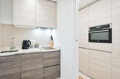 Cucina o angolo cottura di Charming Central Apartment with Private Courtyard