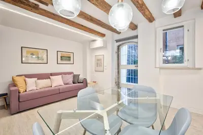 Area soggiorno di Charming Central Apartment with Private Courtyard