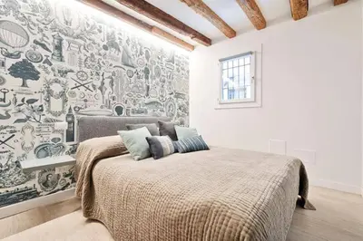 Letto o letti in una camera di Charming Central Apartment with Private Courtyard