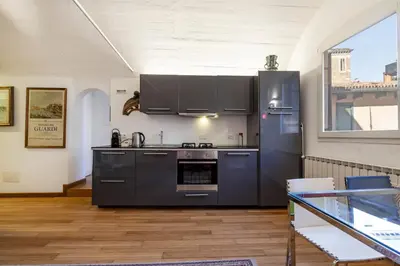 Cucina o angolo cottura di Venice Guggenheim Apartment by Wonderful Italy
