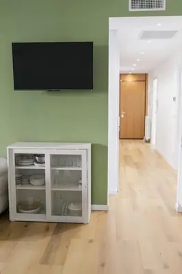 TV o dispositivi per l'intrattenimento presso Nuovo appartamento Bianco appena ristrutturato