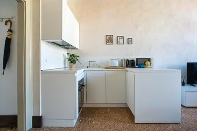 Cucina o angolo cottura di Venice Dream - Il più centrale, idromassaggio in camera, ascensore - 10 min da Rialto e San Marco