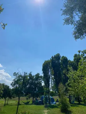 Paesaggio naturale nelle vicinanze del campeggio