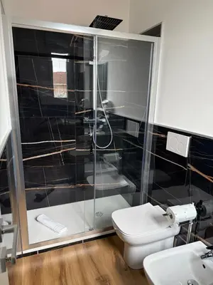 Bagno di Infinity House - Eleganza Moderna tra Treviso e Venezia