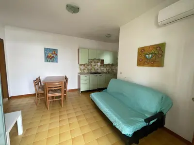Area soggiorno di Accommodation with shared garden close to the sea
