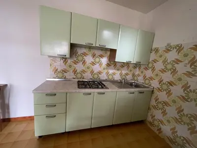 Cucina o angolo cottura di Accommodation with shared garden close to the sea