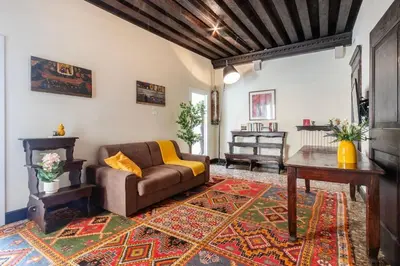 Area soggiorno di Canal View Luxury Heritage Retreat 2 Bedroom