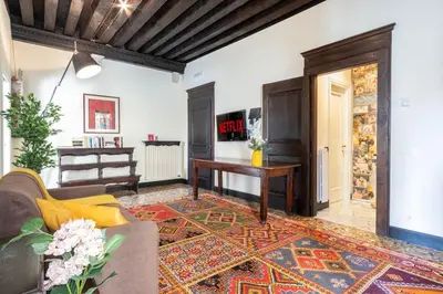 TV o dispositivi per l'intrattenimento presso Canal View Luxury Heritage Retreat 2 Bedroom