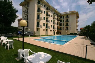Piscina di Apartment in Lido di Jesolo 25174 o nelle vicinanze