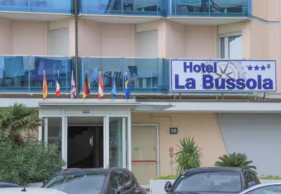 Certificato, attestato, insegna o altro documento esposto da Hotel La Bussola
