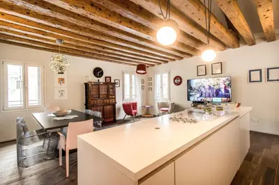 TV o dispositivi per l'intrattenimento presso Stunning Venetian Apartment by Biennale Gardens