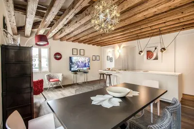 TV o dispositivi per l'intrattenimento presso Stunning Venetian Apartment by Biennale Gardens