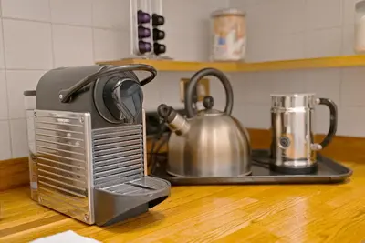 Set per la preparazione di tè e caffè presso Apartment Deluxe Isola Di Mezzo