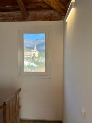 Vista generica sulle montagne o vista sulle montagne dall'interno dell'appartamento