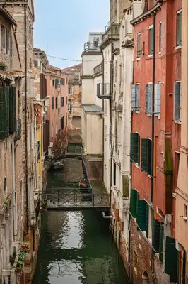 Vista generica su Venezia o vista sulla città dall'interno dell'appartamento