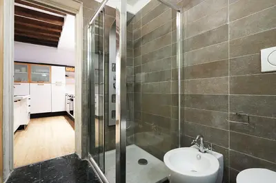 Bagno di comodo appartamento centrale