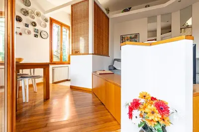 Cucina o angolo cottura di GuestHost - Cozy 2-Bedroom Stay at Lido di Venezia
