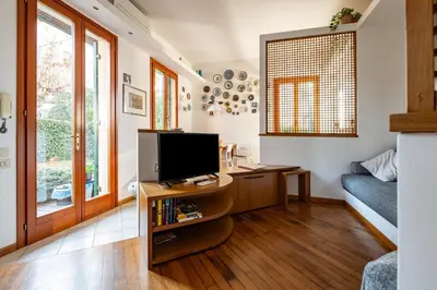 TV o dispositivi per l'intrattenimento presso GuestHost - Cozy 2-Bedroom Stay at Lido di Venezia