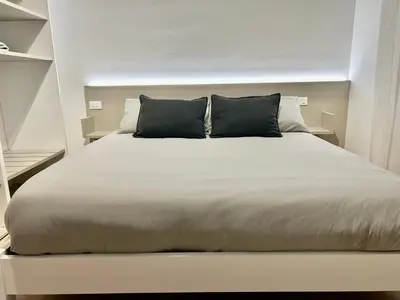 Letto o letti in una camera di Palladium Cozy Suite Close to downtown and Exibition Center
