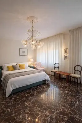 Letto o letti in una camera di House in the park! Free parking and convenient to Venice