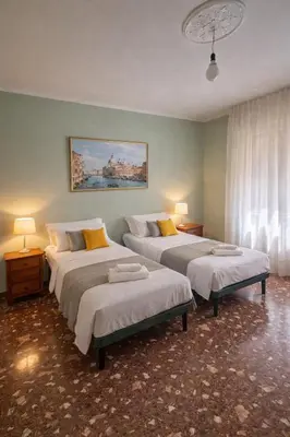 Letto o letti in una camera di House in the park! Free parking and convenient to Venice