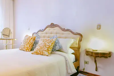 Letto o letti in una camera di QUEEN HOME Gabrielle