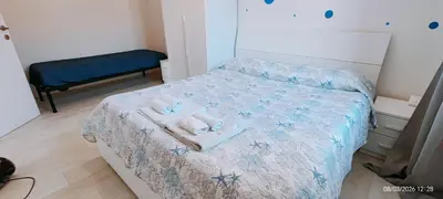 Letto o letti in una camera di APPARTAMENTO BLU -OVER THE RAINBOW APARTMENTS - LIDO di JESOLO- check in check out on Saturday