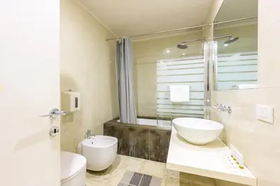 Bagno di Modern Arch by Sarlux