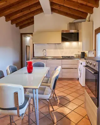 Cucina o angolo cottura di HOUSE RIVA casa VENEZIA - Dolo