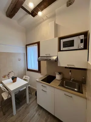 Cucina o angolo cottura di Cozy apartment close to Biennale of Venice