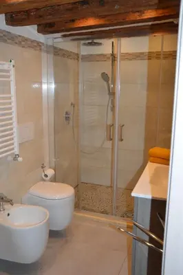 Bagno di appartamento con corte privata