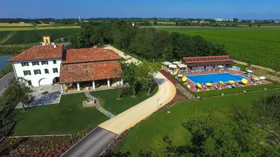 Piscina di Casa dei Racconti o nelle vicinanze
