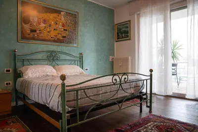 Letto o letti in una camera di Elegante Alloggio con Parcheggio Gratuito