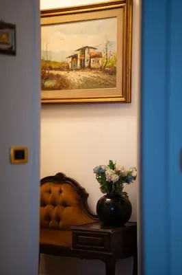 Area soggiorno di Elegante Alloggio con Parcheggio Gratuito