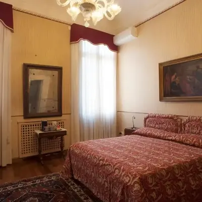 Camera doppia con bagno e terrazza