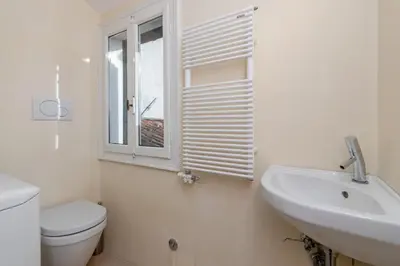 Bagno di GuestHost - Piazza San Marco Cozy Retreat with Terrace