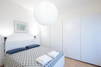 Letto o letti in una camera di Principe di Piemonte apartment 10m Venice 6 guests
