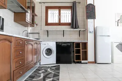 Cucina o angolo cottura di San Marco Apt - Loft a 5 minuti dall'aeroporto con parcheggio privato interno