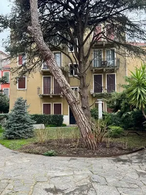 Giardino di GRANDMA MARY Appartamento nel verde con Ascensore Balcone AC Internet Veloce GIUDECCA VENEZIA