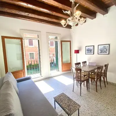 Quiet apartment with canal view